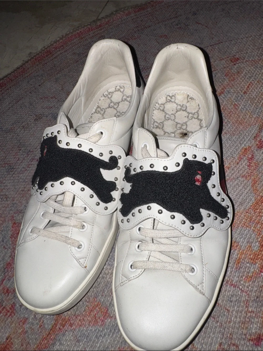 Gucci White Leather Sneakers with Black Appliqué and Red-Green Web